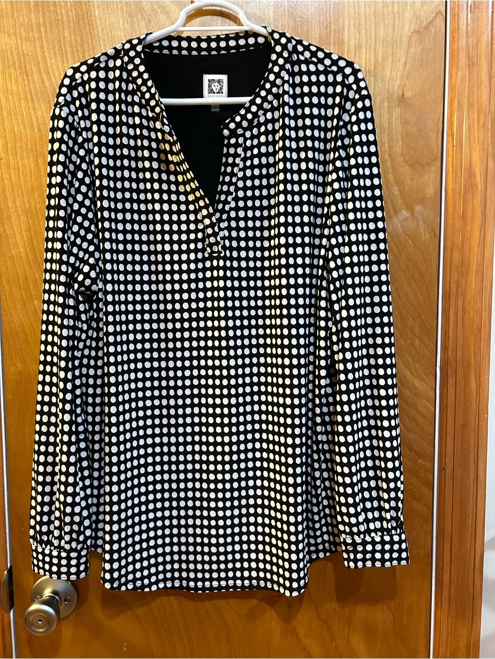 Anne Klein Women’s Size Large black and white polka dot split neck tunic
